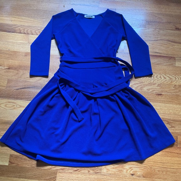 Skater style blue dress with waist tie - Picture 4 of 7